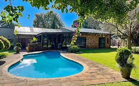 Spies Villa - Fast Wi-Fi, Netflix, Dstv, Solar, Certified Water System